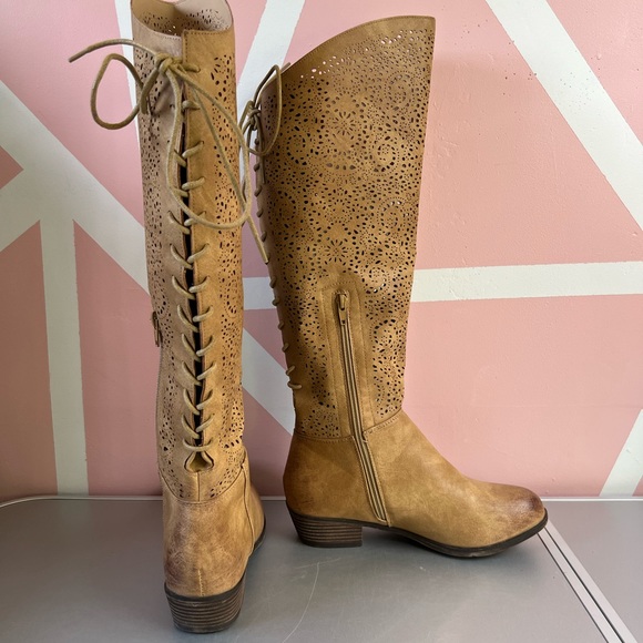 NWOT Over the knee lace up boots - Picture 6 of 14